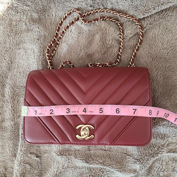 Authentic Chanel flap bag - Picture 9 of 17